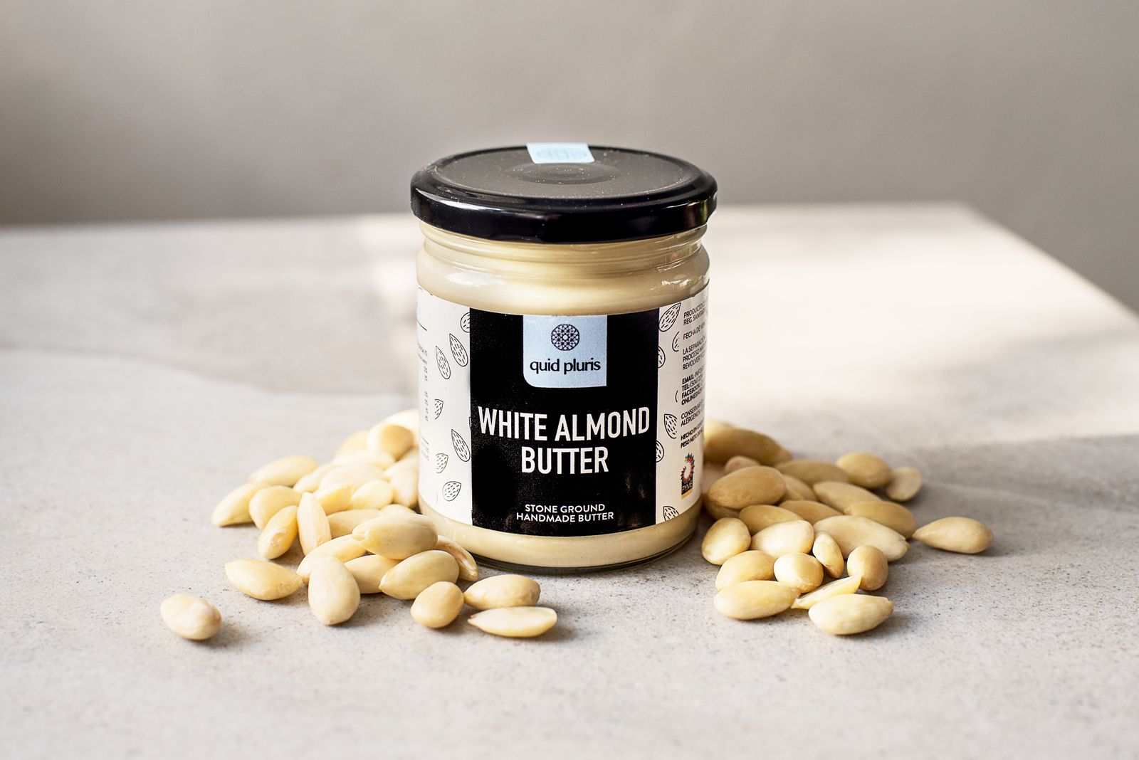 Frasco de White Almond Butter Quid Pluris